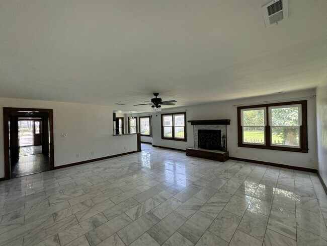 Foto del edificio - RARE OPPORTUNITY TO LIVE IN PUNGO, NEAR MUNDEN POINT PARK! 3/2.5 SINGLE FAMILY HOME