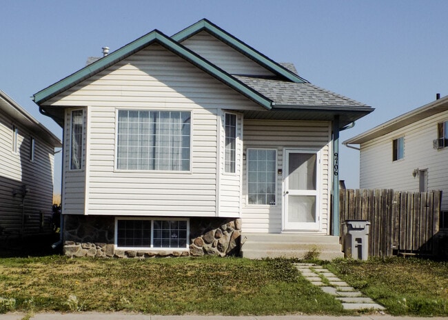Building Photo - 9706-9126 126 Ave