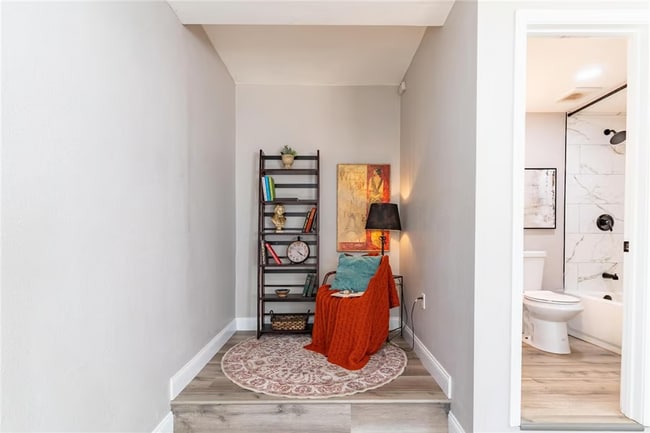 Building Photo - 1649 Crestview Ave