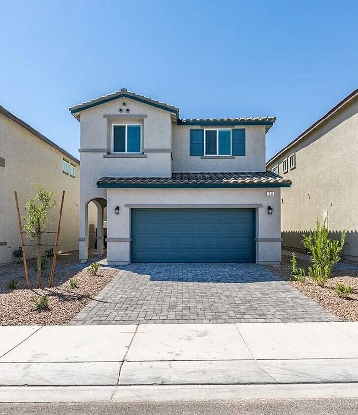 Foto principal - BEAUTIFUL NEW BUILD WITH 3 BEDROOMS, 2.5 B...