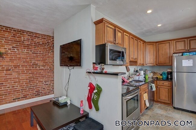Foto del edificio - 14 Westland Ave