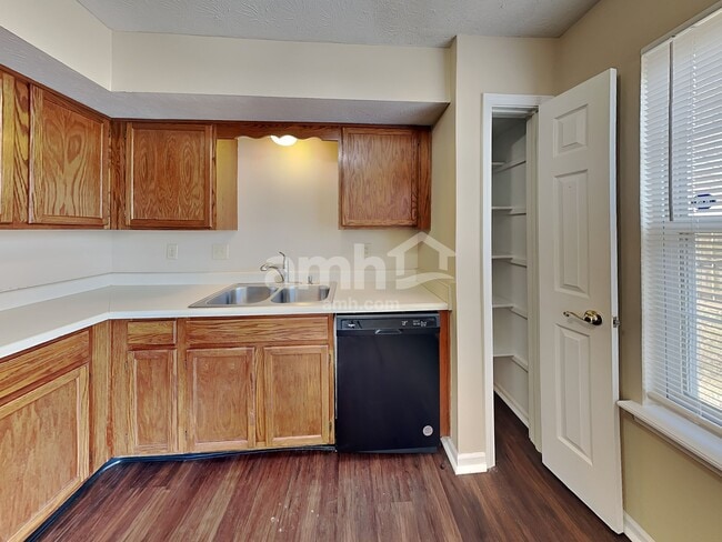 Building Photo - 9984 Waterside Dr