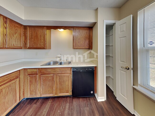 Foto del edificio - 9984 Waterside Dr