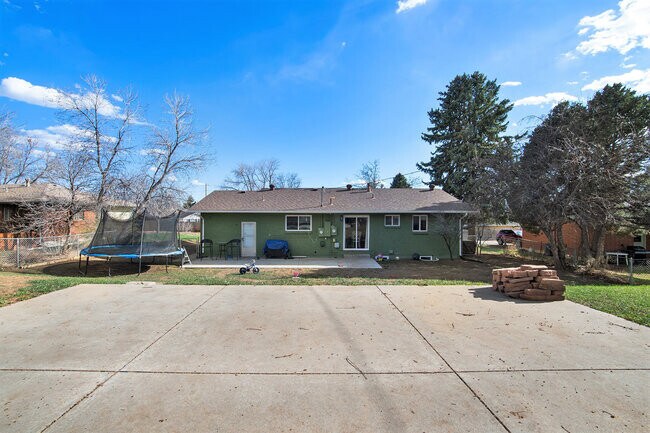 Building Photo - 3625 W Amherst Ave