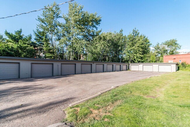 Foto del edificio - Available September! - 1 Bed 1 Bath Apartment