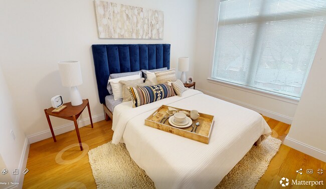Foto del edificio - Spacious Brookline 1-Bed with Laundry in Unit
