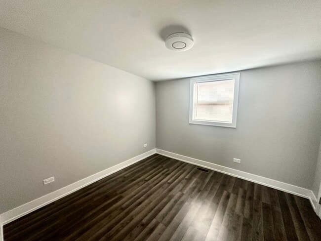 Bedroom 3 - 4909 W Wellington Ave