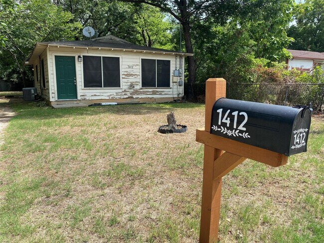 Foto del edificio - 1412 Oakwood Dr