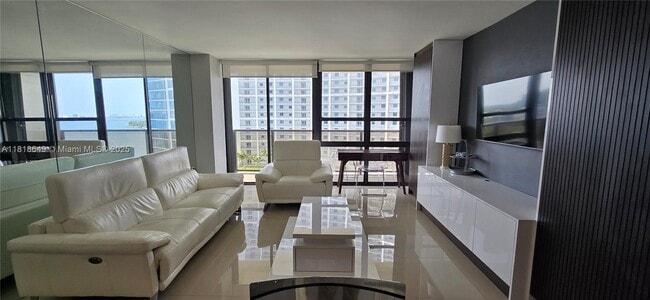 Foto del edificio - 600 NE 36th St
