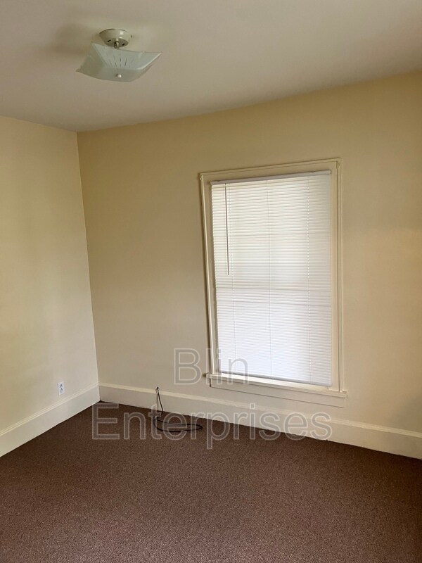 Building Photo - 423 W Jackson St