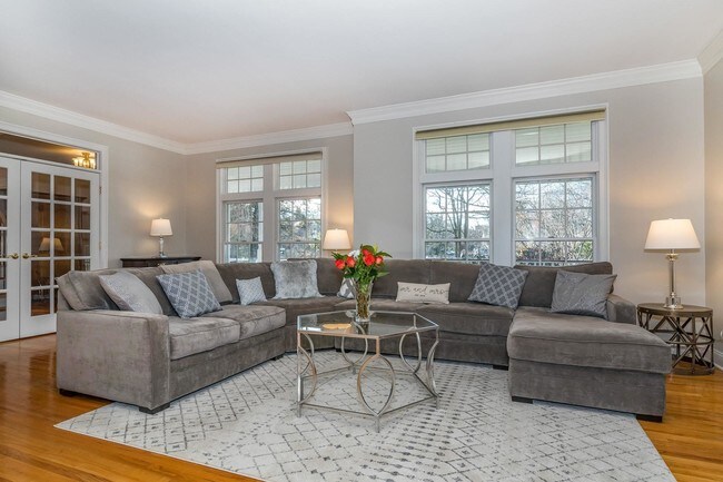 Foto del edificio - 3 Fresh Meadows Ln