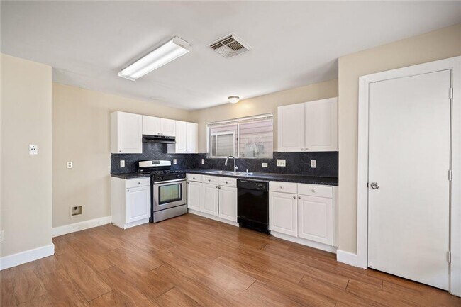 Foto del edificio - 15735 S Alley Ct