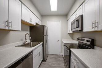 Building Photo - Ascent on Pantano