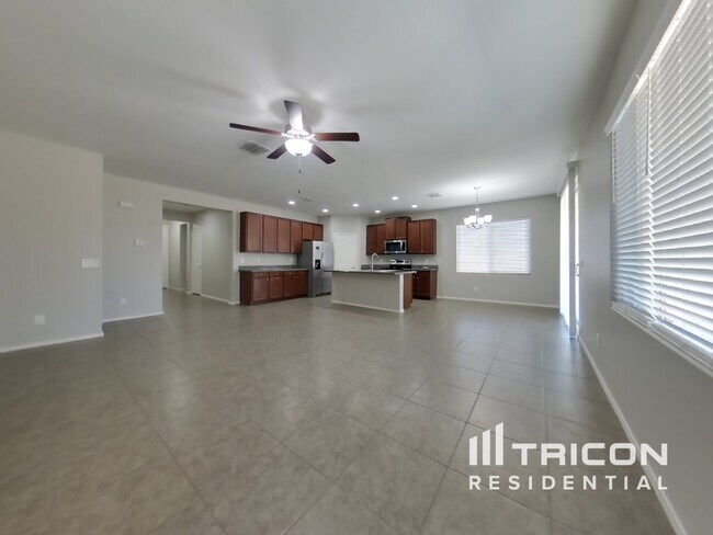 Foto del edificio - 18646 W Hatcher Rd