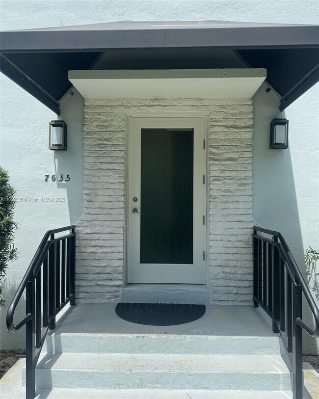 Building Photo - 7635 SW 57th Ave
