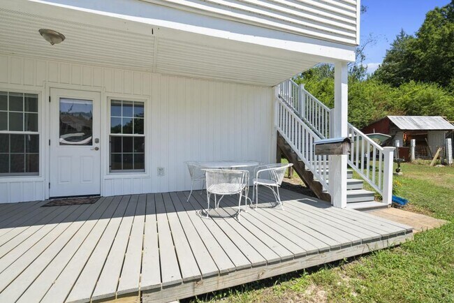 Building Photo - 1621 Wait Ave