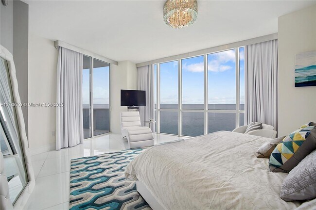 Foto del edificio - 18101 Collins Ave