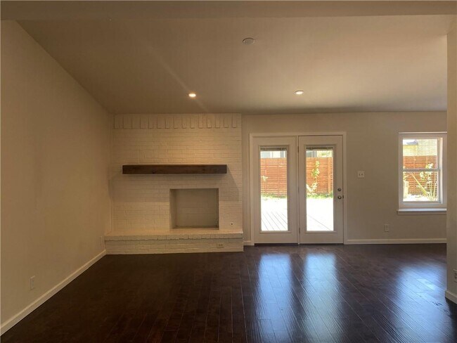 Building Photo - 1627 Chippeway Ln