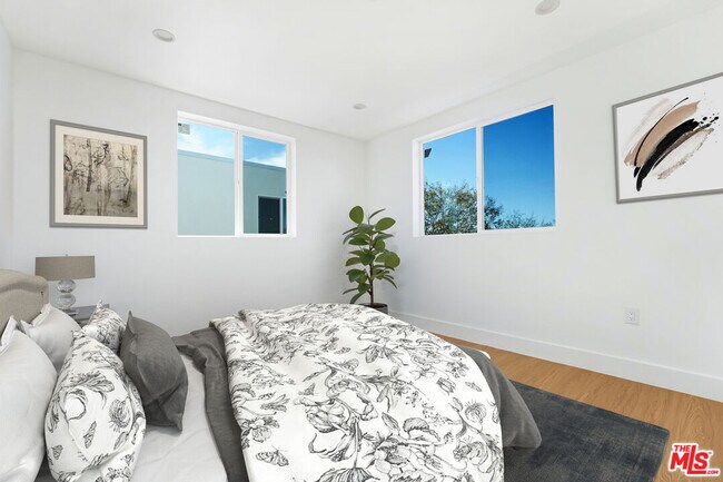 Foto del edificio - 1200 W 38th St