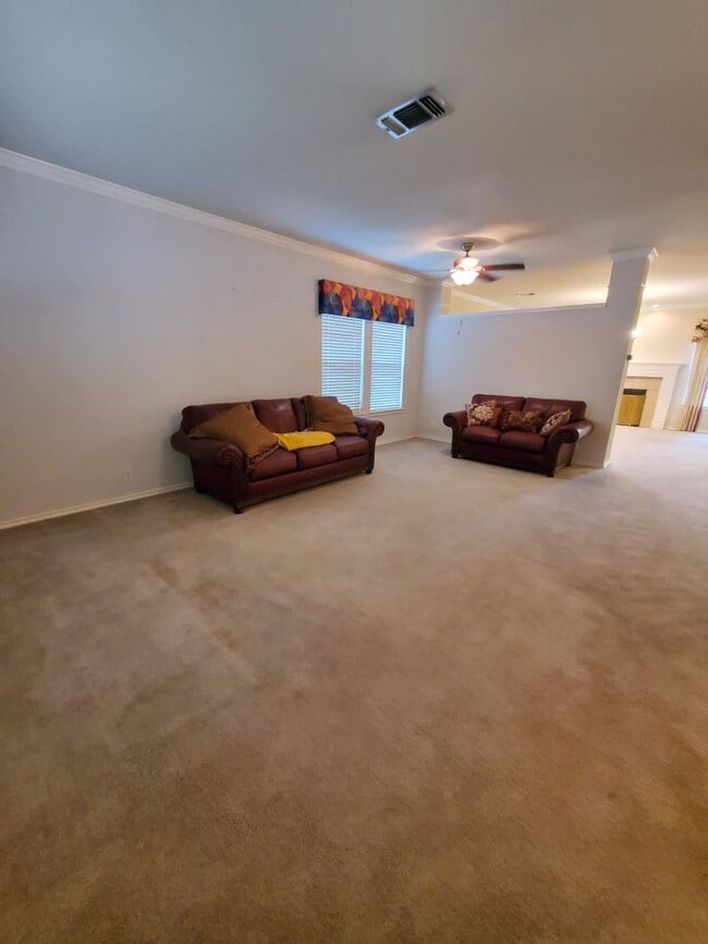 Building Photo - 2610 Montebello