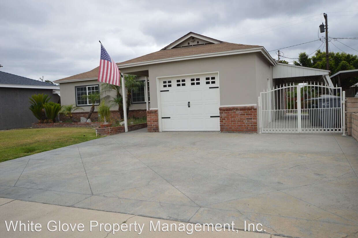 Foto principal - 3 br, 1 bath House - 830 W. Florence Ave.