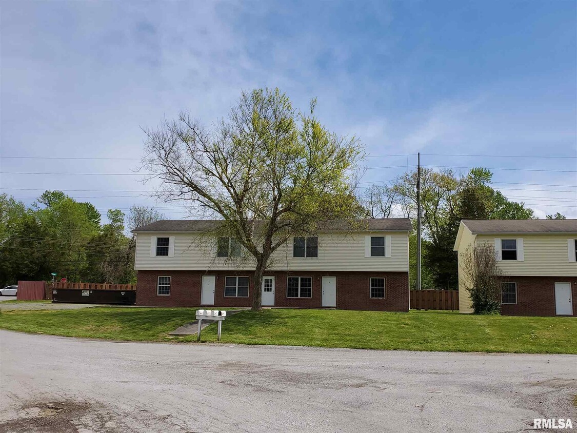 Primary Photo - 16 Village Dr
