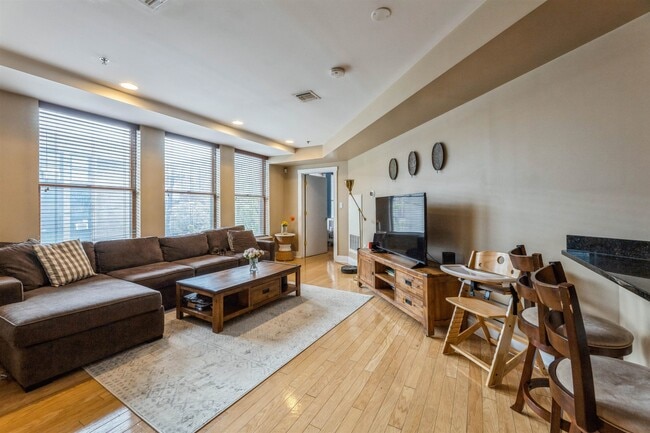 Building Photo - 1100 Clinton St