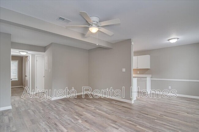 Building Photo - 152 Conifer Dr