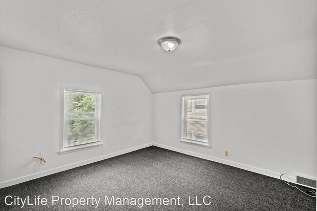 Building Photo - 2 br, 1 bath House - 565 6th Street