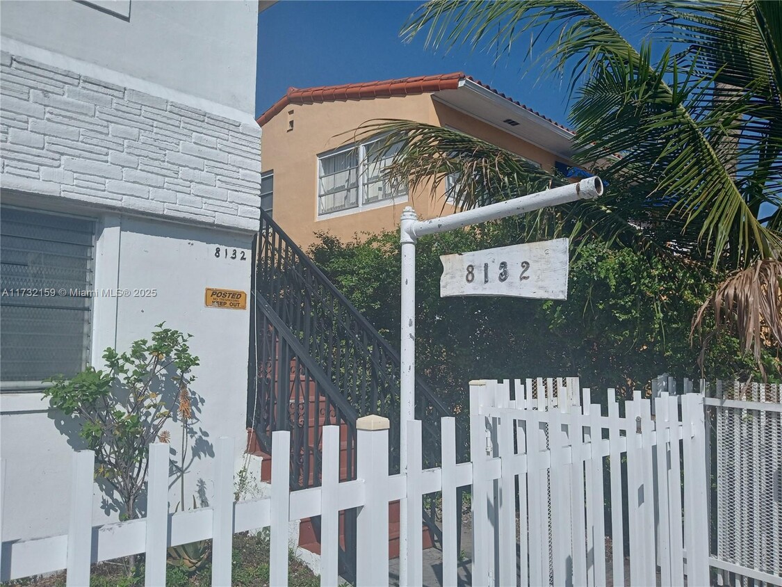 Foto principal - 8132 Harding Ave