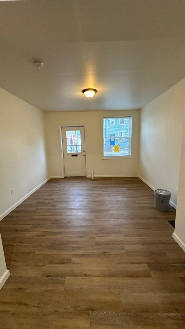 Foto del edificio - Spacious & Beautifully Updated 3BR Home with Extra Storage in Columbia