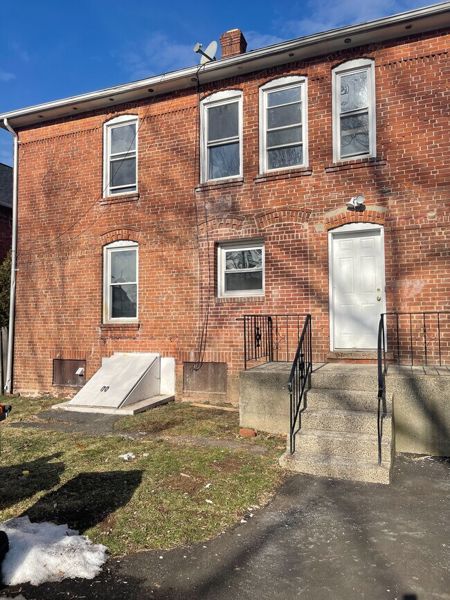 Exterior (back) - 24 Garden St