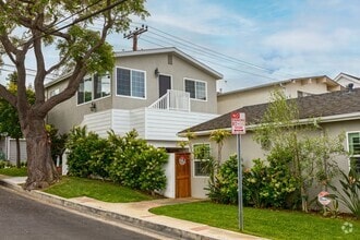 Building Photo - 520.5 Poinsettia Ave