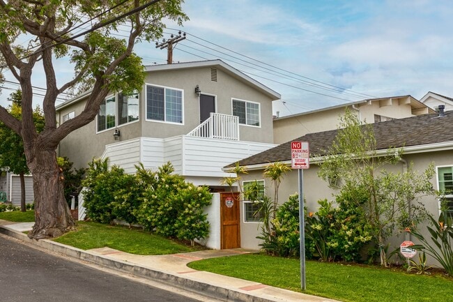 Building Photo - 520 Poinsettia Ave