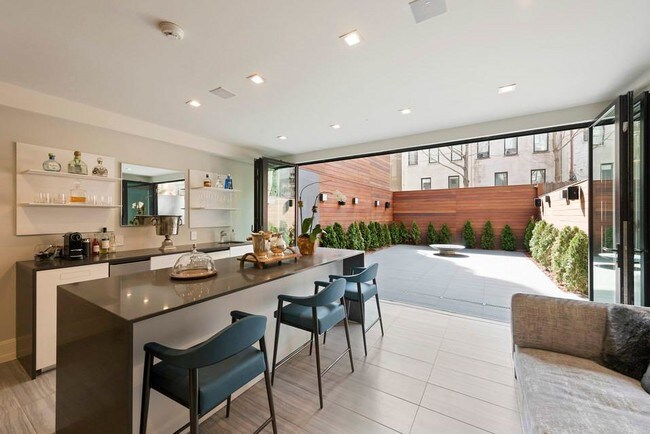 Foto del edificio - 156 E 62nd St