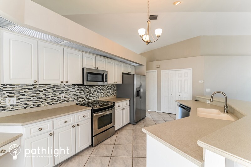 Foto principal - 1918 Cape Coral Pkwy W, Cape Coral, FL, 33914