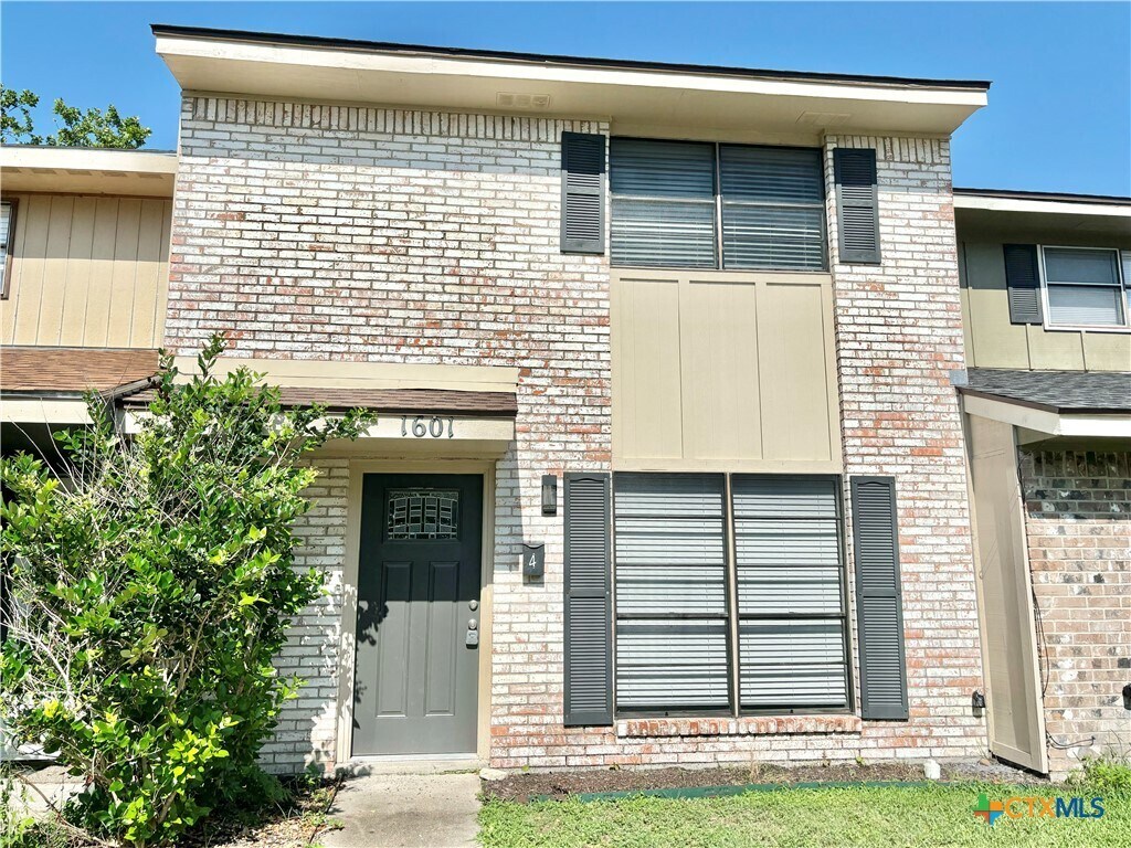 Foto principal - 1601 N De Leon St