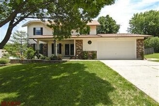 Building Photo - 4 Oak Park Dr