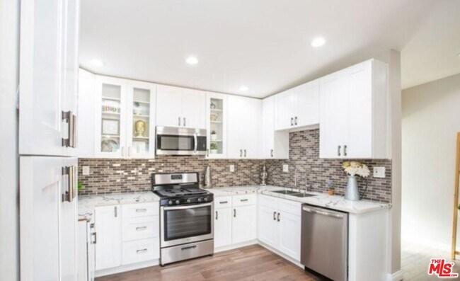 Foto del edificio - 526 W Ash Ave