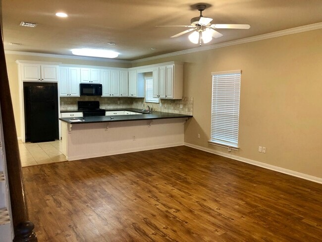 Building Photo - Modern Home Downtown/Baylor Area