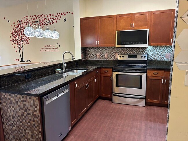 Building Photo - 870 Mayson Turner Rd NW