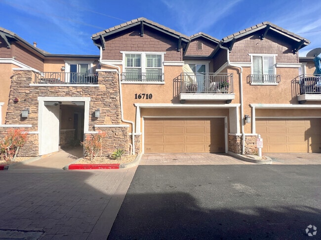 Building Photo - 16710 Nicklaus Dr
