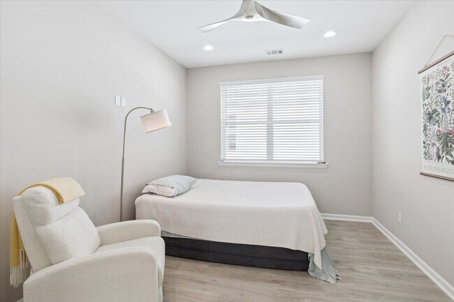 Foto del edificio - 731 Harborside Dr