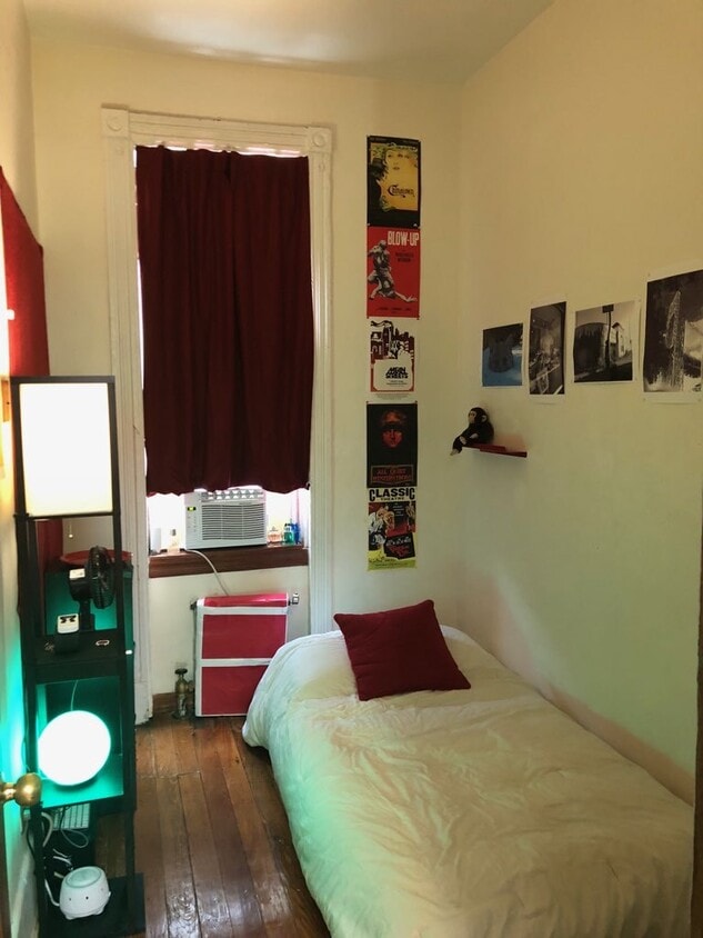 Primary Photo - 70 Weirfield St