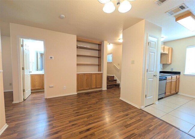Foto del edificio - 8816 Schick Rd