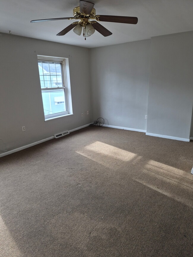 Building Photo - Bridge Street