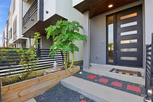 Foto del edificio - 529 Memorial Heights Dr