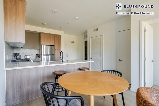 Building Photo - 310 Del Sol Dr