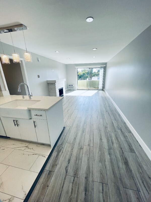 Foto principal - 2414 S Barrington Ave
