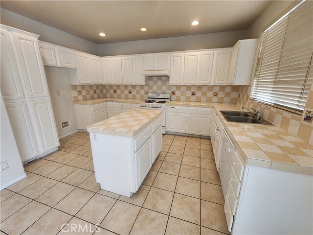 Foto del edificio - 15752 Home Ct